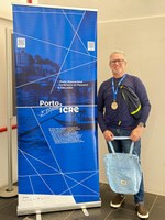 O Prof. Dr. Adão Aparecido Molina, docente do PPIFOR, participou do Porto International Conference on Research in Education - ICRE’26, realizado entre os dias 21 e 24 de julho de 2026, na cidade do Porto, em Portugal. O evento foi promovido pelo Centro de Investigação e Inovação em Educação (inED), da Escola Superior de Educação do Politécnico do Porto, reunindo investigadores, docentes, estudantes e profissionais de diferentes países para discutir os desafios contemporâneos da Educação. Em sua quinta edição, o congresso abordou temas como formação de professores e desenvolvimento profissional, educação especial e pedagogia inclusiva, desafios sociais, cultura e educação, além de questões relacionadas à inteligência artificial e aos Objetivos de Desenvolvimento Sustentável. A participação do Prof. Dr. Adão Aparecido Molina no ICRE’26 representa uma importante oportunidade de intercâmbio acadêmico e internacionalização, contribuindo para o diálogo e a troca de conhecimentos no campo da pesquisa em Educação.