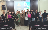 No dia 13 de maio, a Universidade Estadual do Paraná - Unespar campus Paranavaí recebeu a visita do Prof. Me. Michell Jesús Diaz Tello, da Universidade Autónoma del Estado de Quintana Roo, do México. O encontro, realizado com os mestrandos da turma XIII do PPIFOR, consistiu em uma roda de conversa sobre Educação e Cultura Mexicana.
A atividade foi bastante enriquecedora, promovendo a troca de experiências e ampliando o entendimento dos estudantes acerca das diferenças na educação em outras partes do mundo. O evento integrou o conteúdo das disciplinas de Meio Ambiente e as Questões Históricas e Processos Educativos em Perspectiva Transnacional, contribuindo para uma formação mais globalizada e diversificada dos futuros profissionais.