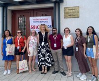 Entre os dias 30 de junho e 04 de julho de 2025, em Novi Sad, na Sérvia, aconteceu o 58º Congresso Internacional de Americanistas (ICA) – 150 anos, contando com a participação de 2,9 mil pessoas de 69 países.
No congresso, estiveram presentes duas docentes do PPIFOR, a Coordenadora Profa. Dra. Márcia Marlene Stentzler e a Profa. Dra. Márcia Regina Royer, para apresentar suas pesquisas. Além delas, a Profa. Dra. Lucinéia Maria Lazaretti também teve sua pesquisa apresentada.
Durante a ocasião, o reitor da Universidade de Novi Sad, Dejan Madic, assinou uma declaração de intenção de cooperação com a Unespar, visando ampliar a mobilidade estudantil entre as instituições. Essa iniciativa é um desdobramento da visita da professora e organizadora do ICA 150 anos, Bojana Kovačević Petrović na Unespar, em 2024.
A Universidade Pontifícia Bolivariana, na Colômbia, receberá o 59º ICA, em 2026.